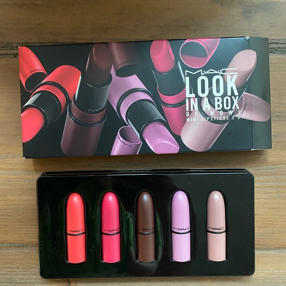 MAC Look in a Box Multicolor Travel 5 Lipstick Set